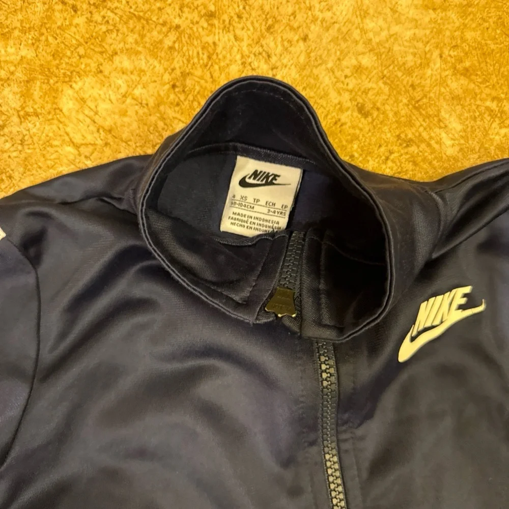 Nike Kids Navy and White Jogger Set - Picture 3 of 5